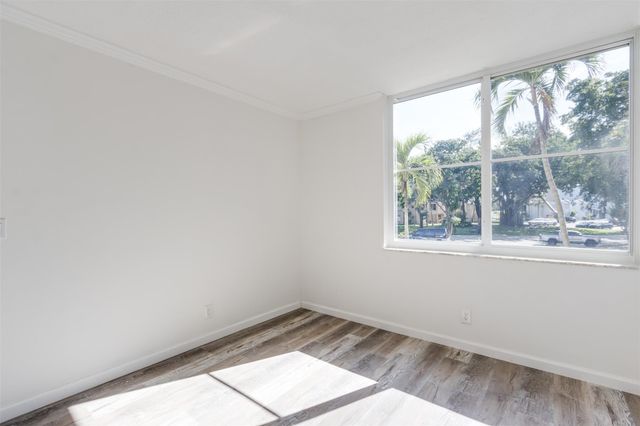 9410 Live Oak Pl 203, Davie, FL 33324