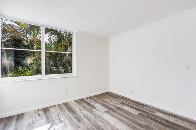 9410 Live Oak Pl 203, Davie, FL 33324