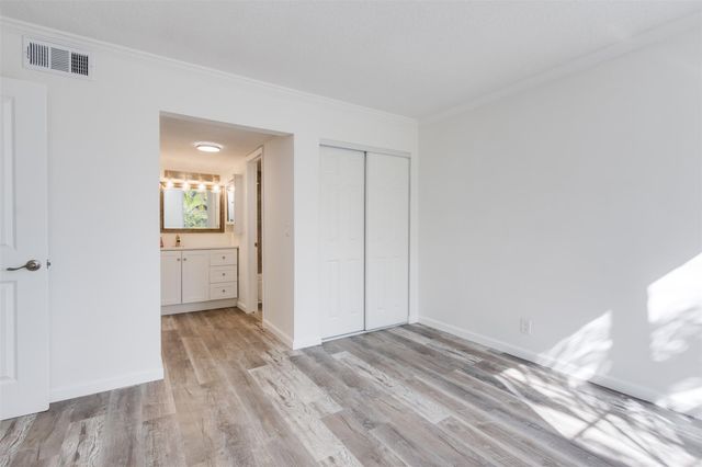 9410 Live Oak Pl 203, Davie, FL 33324