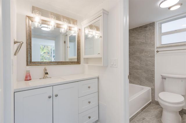 9410 Live Oak Pl 203, Davie, FL 33324