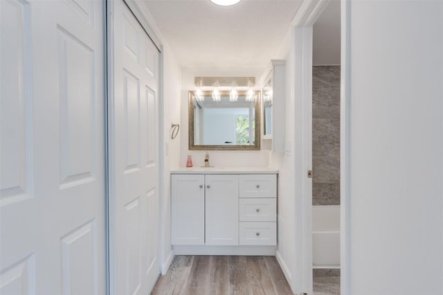 9410 Live Oak Pl 203, Davie, FL 33324