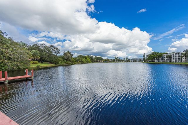 9410 Live Oak Pl 203, Davie, FL 33324