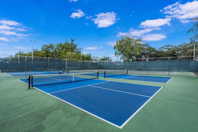 9410 Live Oak Pl 203, Davie, FL 33324