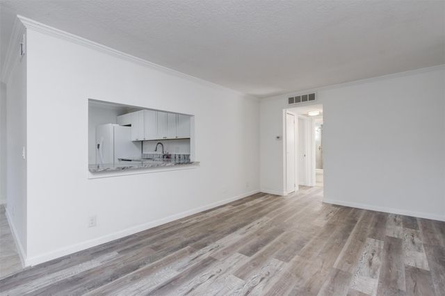 9410 Live Oak Pl 203, Davie, FL 33324