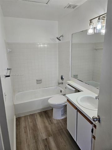 18306 NW 68th Ave H, Hialeah, FL 33015