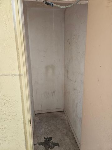 18306 NW 68th Ave H, Hialeah, FL 33015