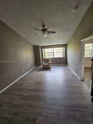 18306 NW 68th Ave H, Hialeah, FL 33015