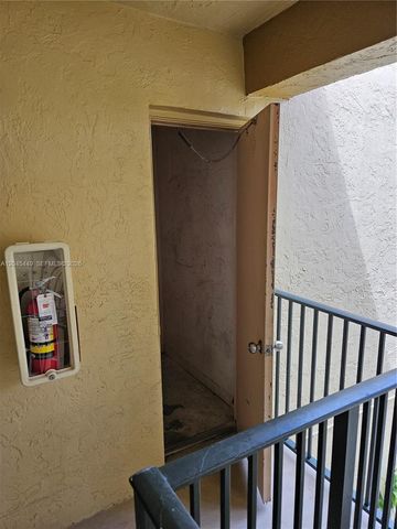 18306 NW 68th Ave H, Hialeah, FL 33015