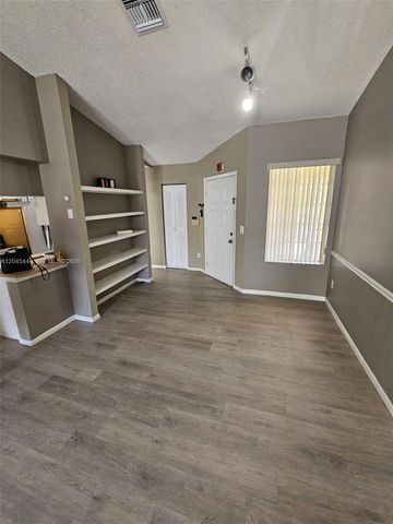 18306 NW 68th Ave H, Hialeah, FL 33015