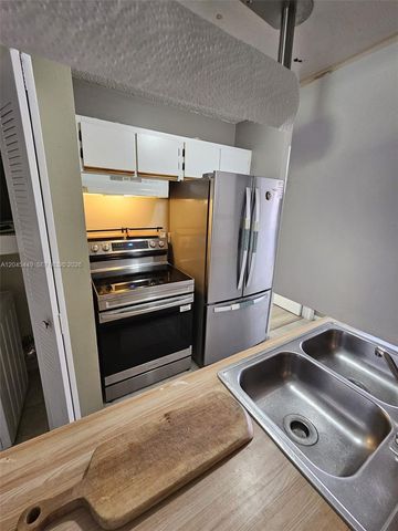 18306 NW 68th Ave H, Hialeah, FL 33015
