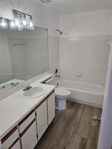 18306 NW 68th Ave H, Hialeah, FL 33015