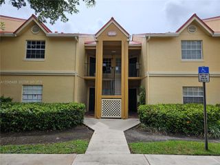 18306 NW 68th Ave H, Hialeah, FL 33015