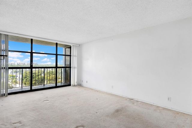 600 Parkview Dr 927, Hallandale Beach, FL 33009