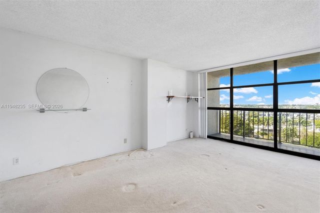 600 Parkview Dr 927, Hallandale Beach, FL 33009