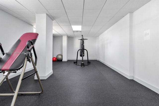 600 Parkview Dr 927, Hallandale Beach, FL 33009