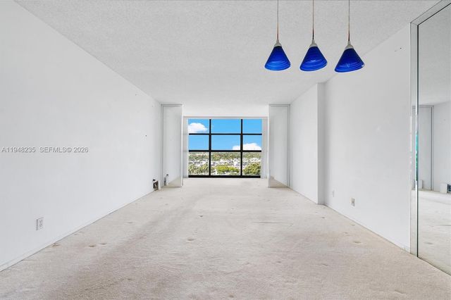 600 Parkview Dr 927, Hallandale Beach, FL 33009