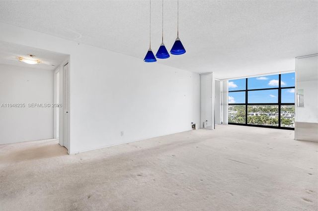 600 Parkview Dr 927, Hallandale Beach, FL 33009