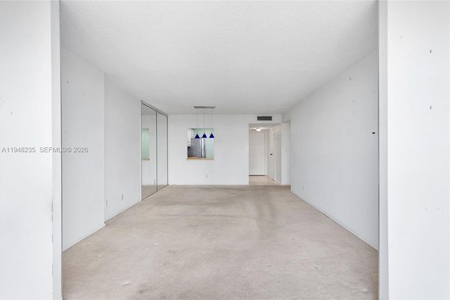 600 Parkview Dr 927, Hallandale Beach, FL 33009