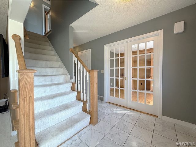 5545 Country Club Lane, Hamburg, NY 14075