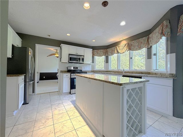 5545 Country Club Lane, Hamburg, NY 14075