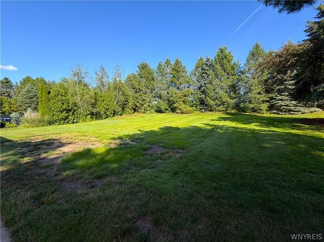 5545 Country Club Lane, Hamburg, NY 14075
