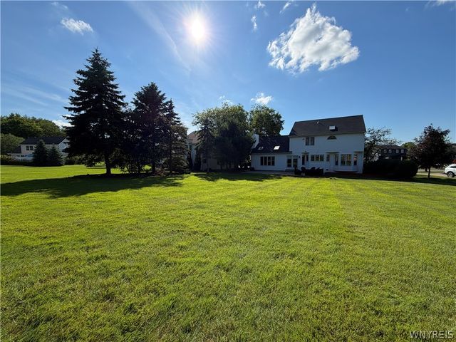 5545 Country Club Lane, Hamburg, NY 14075