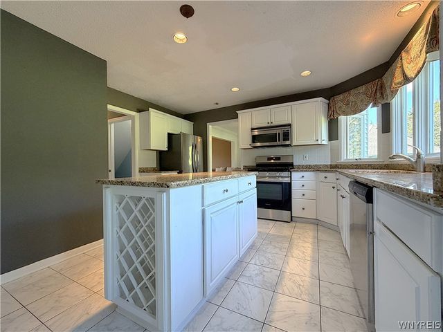5545 Country Club Lane, Hamburg, NY 14075