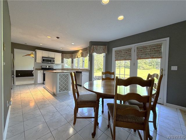 5545 Country Club Lane, Hamburg, NY 14075