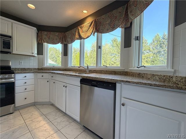 5545 Country Club Lane, Hamburg, NY 14075