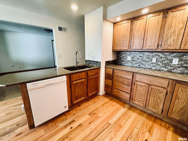 15 SANDALWOOD Lane, Bartonville, IL 61607