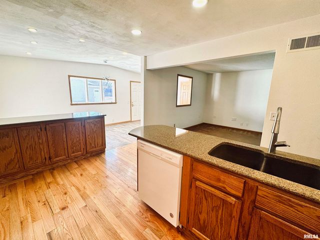 15 SANDALWOOD Lane, Bartonville, IL 61607