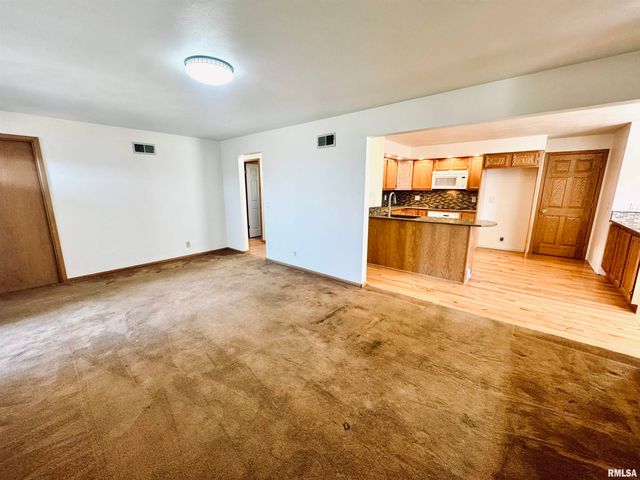 15 SANDALWOOD Lane, Bartonville, IL 61607