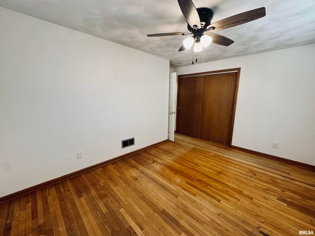 15 SANDALWOOD Lane, Bartonville, IL 61607