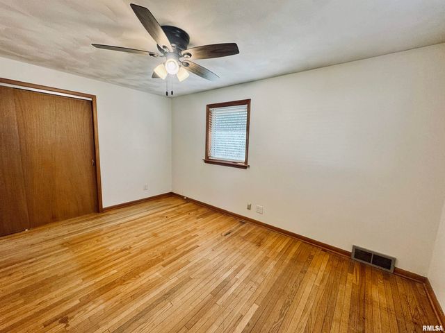 15 SANDALWOOD Lane, Bartonville, IL 61607