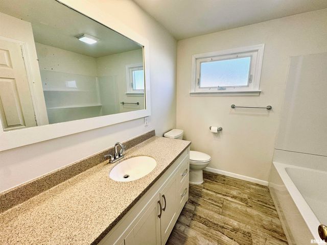 15 SANDALWOOD Lane, Bartonville, IL 61607