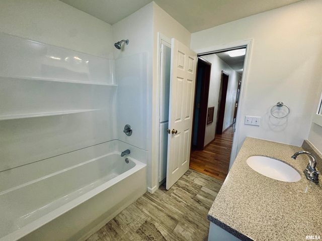 15 SANDALWOOD Lane, Bartonville, IL 61607