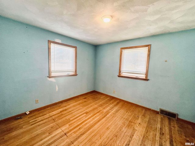 15 SANDALWOOD Lane, Bartonville, IL 61607