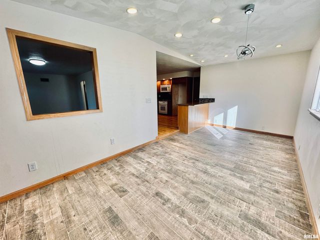 15 SANDALWOOD Lane, Bartonville, IL 61607