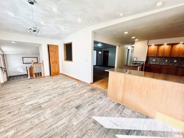 15 SANDALWOOD Lane, Bartonville, IL 61607