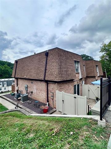 2755 Blackforest Drive, Oakville, MO 63129