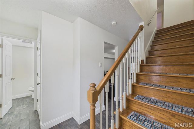 2755 Blackforest Drive, Oakville, MO 63129