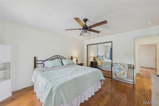 2755 Blackforest Drive, Oakville, MO 63129