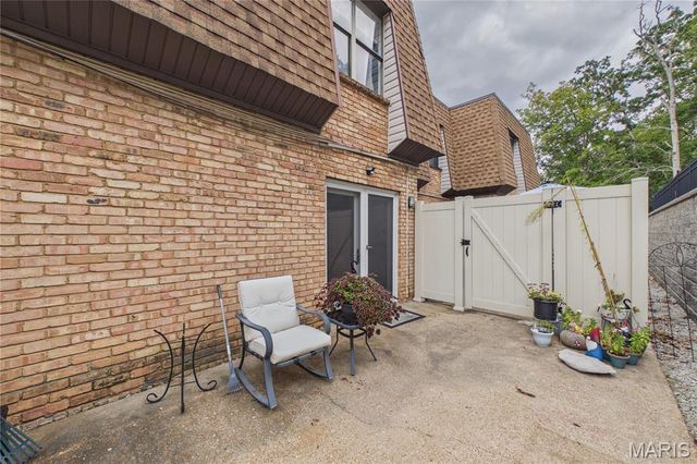 2755 Blackforest Drive, Oakville, MO 63129