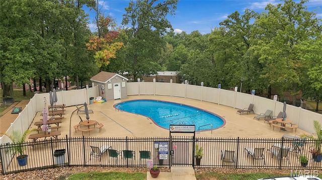 2755 Blackforest Drive, Oakville, MO 63129