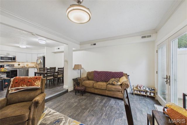 2755 Blackforest Drive, Oakville, MO 63129