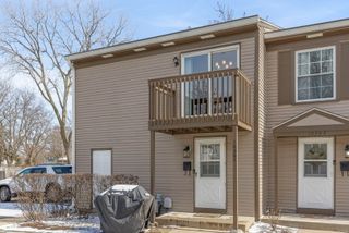 1230 Bunker Hill Court A, Wheaton, IL 60189