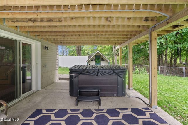 54 Kuhl Boulevard, North Greenbush, NY 12198
