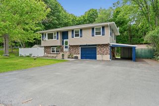 54 Kuhl Boulevard, North Greenbush, NY 12198