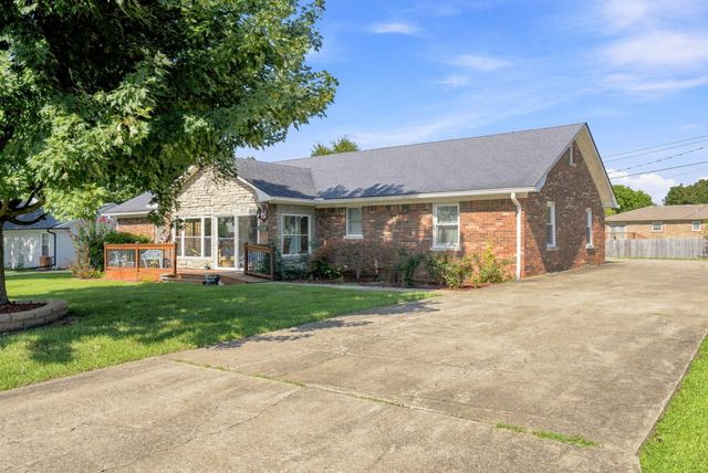 1111 Comanche Trail, Georgetown, KY 40324