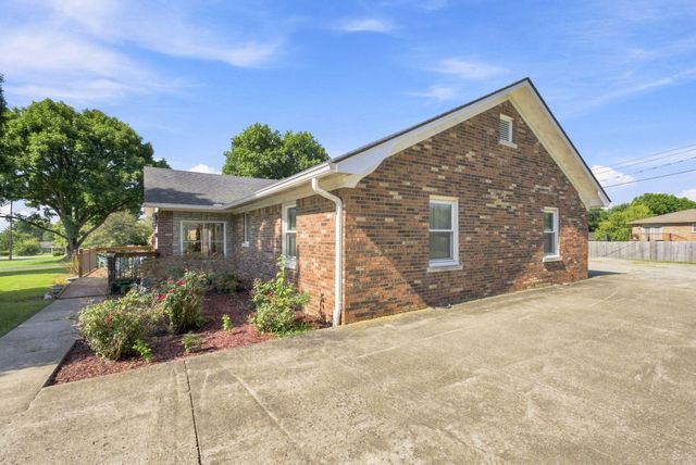 1111 Comanche Trail, Georgetown, KY 40324